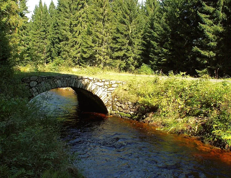 Kamenný most přes Vchynicko-tetovský kanál
